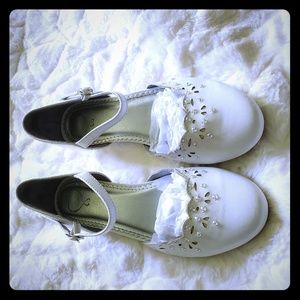 White dress shoes for girls